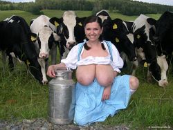 Milena V - Dirndl g5eq2utxzl