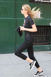 28040480_Stella-Maxwell-out-in-New-York-