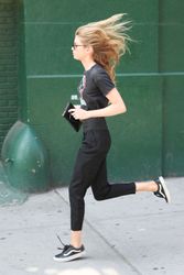 28040483_Stella-Maxwell-out-in-New-York-