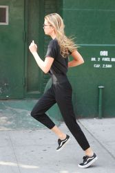 28040486_Stella-Maxwell-out-in-New-York-