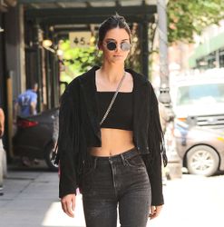 28428282_Kendall-Jenner-in-Black-Jeans--