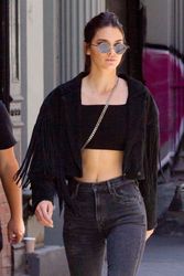 28428287_Kendall-Jenner-in-Black-Jeans--