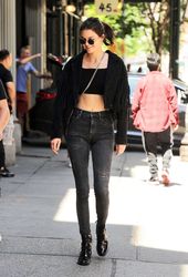 28428292_Kendall-Jenner-in-Black-Jeans--