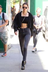 28428296_Kendall-Jenner-in-Black-Jeans--