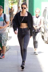 28428301_Kendall-Jenner-in-Black-Jeans--
