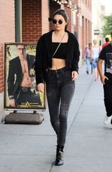 28428317_Kendall-Jenner-in-Black-Jeans--