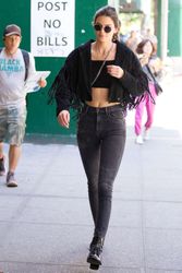 28428322_Kendall-Jenner-in-Black-Jeans--