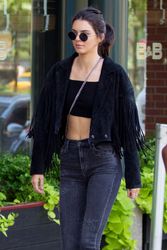 28428327_Kendall-Jenner-in-Black-Jeans--