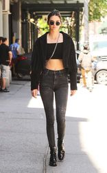 28428343_Kendall-Jenner-in-Black-Jeans--