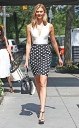 28506795_Karlie-Kloss-in-Polka-dot-penci