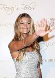 29228943_ninaa090816BZNimage107.jpg