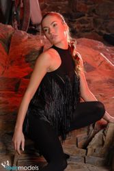 Verunka - Back to Black c5ob678kof