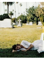 31640613_VogueFR_April2001_InLove_05.jpg