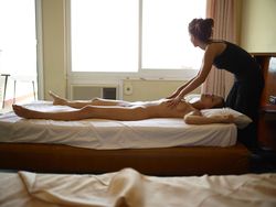 Caprice-Hot-Hotel-Massage-u5qb2oszzg.jpg